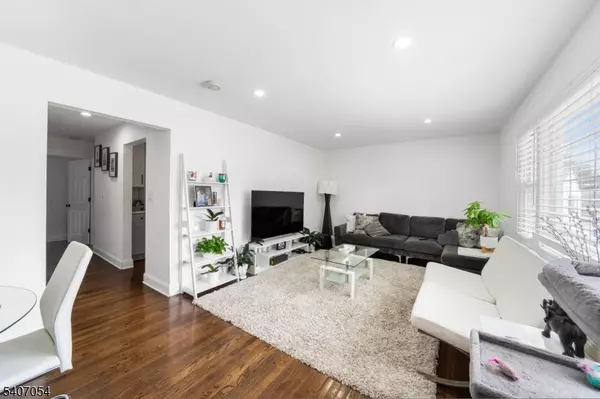 Maplewood Twp., NJ 07040,25 Evelyn Ct