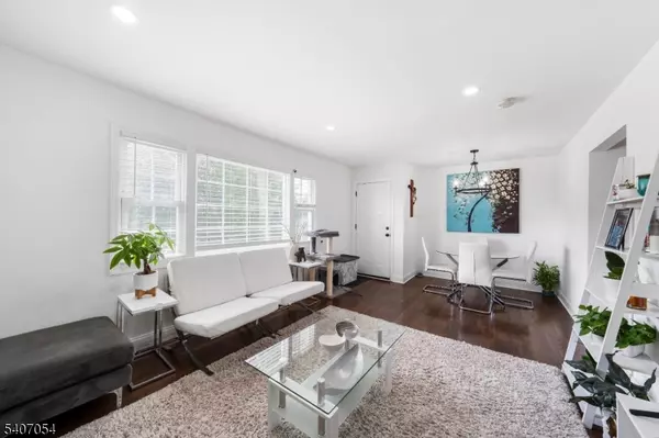 Maplewood Twp., NJ 07040,25 Evelyn Ct