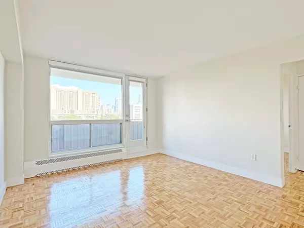 Toronto C01, ON M5S 2H8,666 Spadina AVE #206