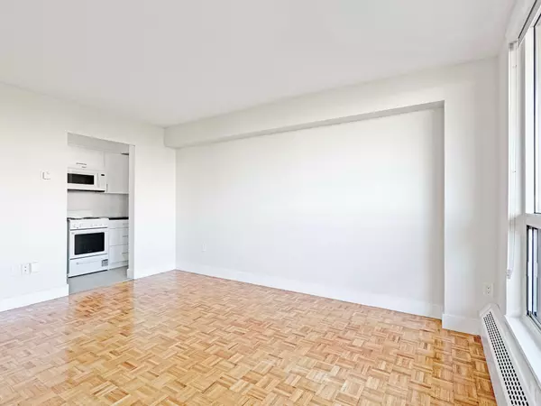 Toronto C01, ON M5S 2H8,666 Spadina AVE #206