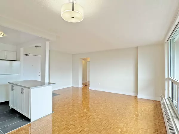 Toronto C01, ON M5S 2H8,666 Spadina AVE #604