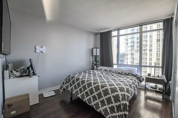 Toronto C01, ON M5V 3Y3,11 Brunel CT #1210