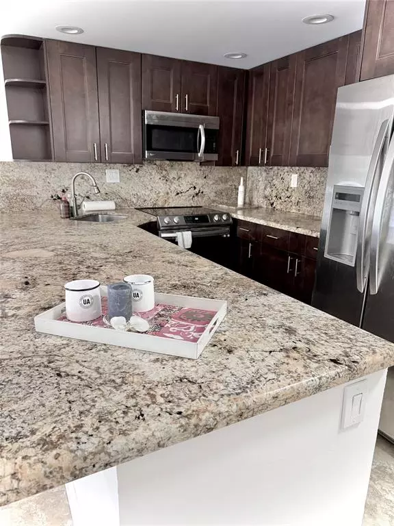 Fort Lauderdale, FL 33304,550 Bayshore Dr #310