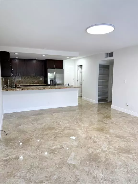 Fort Lauderdale, FL 33304,550 Bayshore Dr #310