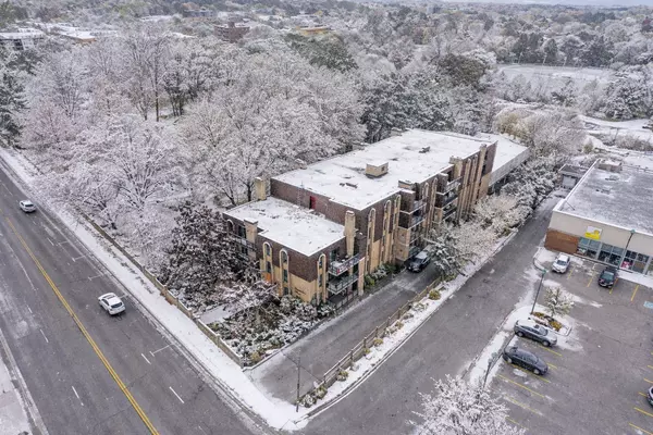 Aurora, ON L4G 1N8,15390 Yonge ST #203