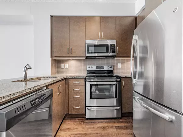 Aurora, ON L4G 7E3,111 civic square Gate #314