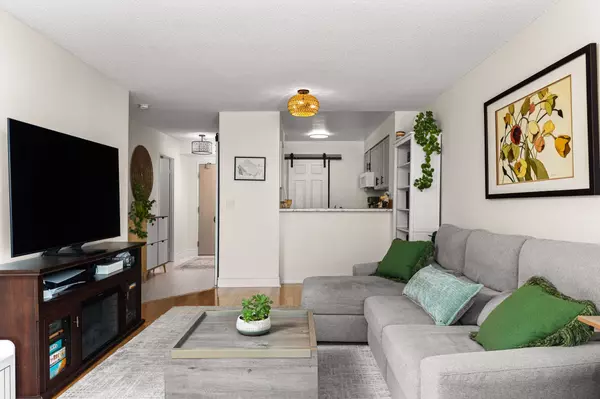 Barrie, ON L4M 6H9,140 Dunlop ST E #504