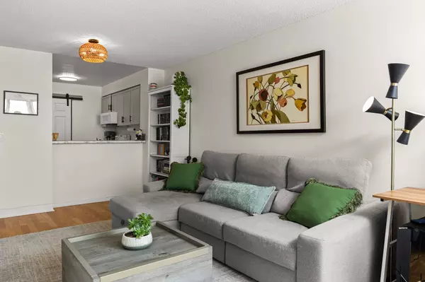 Barrie, ON L4M 6H9,140 Dunlop ST E #504