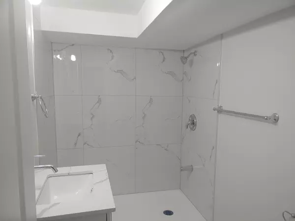 Barrie, ON L4M 1V6,40 Penetang ST #4