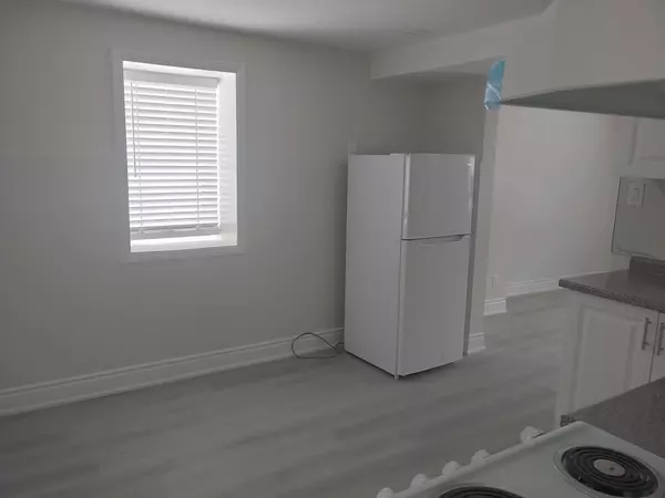 Barrie, ON L4M 1V6,40 Penetang ST #4