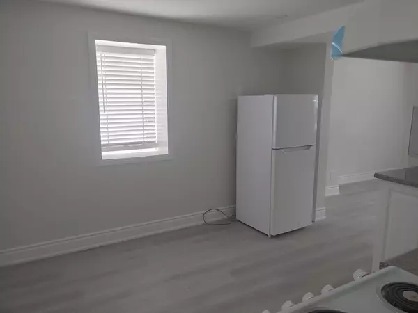 Barrie, ON L4M 1V6,40 Penetang ST #4