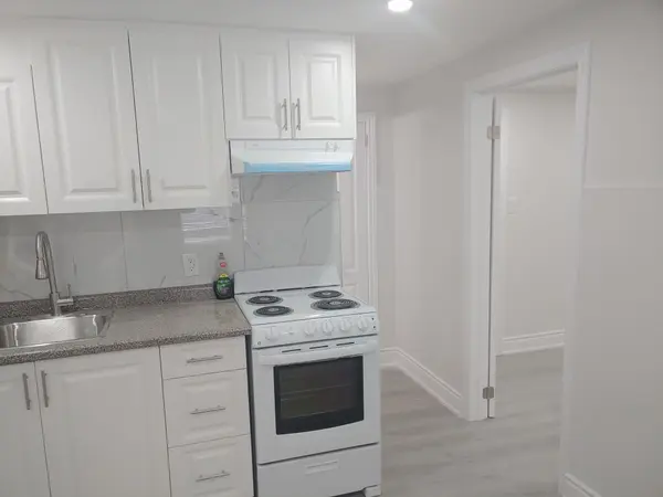 40 Penetang ST #4, Barrie, ON L4M 1V6