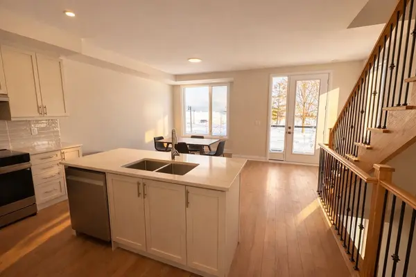 81 Lightfoot DR, Orillia, ON L3V 7L8