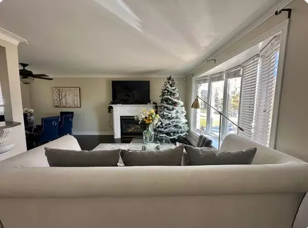 1353 Sheldon AVE, Oakville, ON L6L 2P9