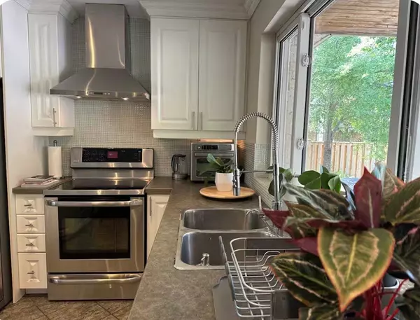 Oakville, ON L6L 2P9,1353 Sheldon AVE