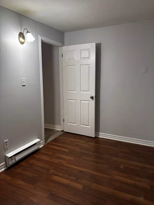 Brockville, ON K6V 1A9,10 King ST E #3