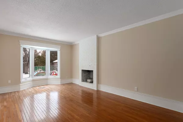 Orleans - Convent Glen And Area, ON K1C 2J7,1078 ST EMMANUEL TER