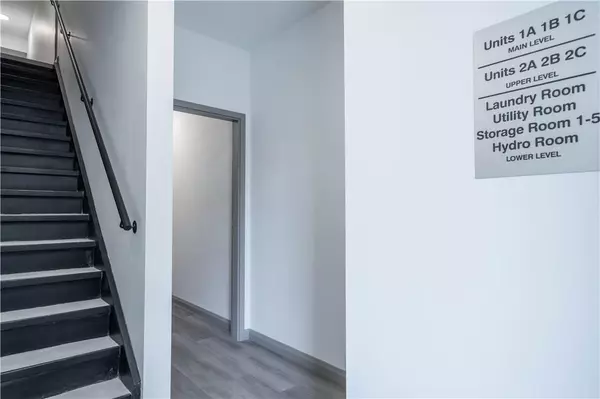 Hamilton, ON L8N 2X5,36 Grant AVE #1C