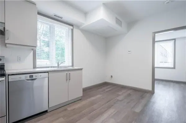 Hamilton, ON L8N 2X5,36 Grant AVE #1C