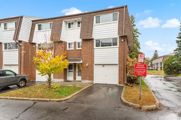 Blackburn Hamlet, ON K1B 4N6,2296 Orient Park DR #32