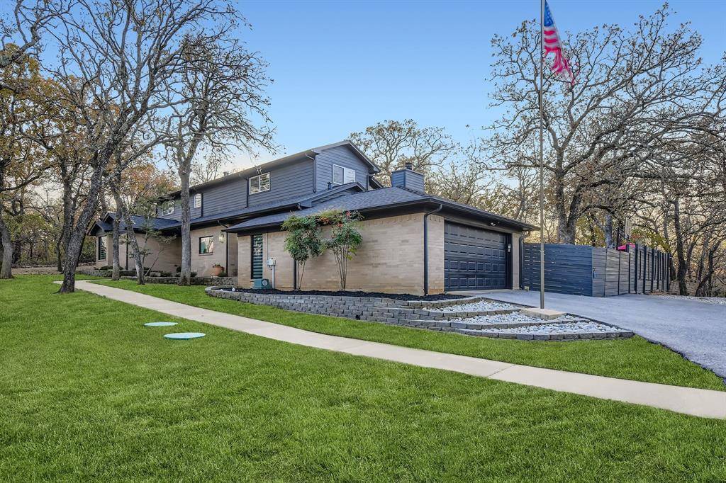 900 Pioneer Circle E, Argyle, TX 76226