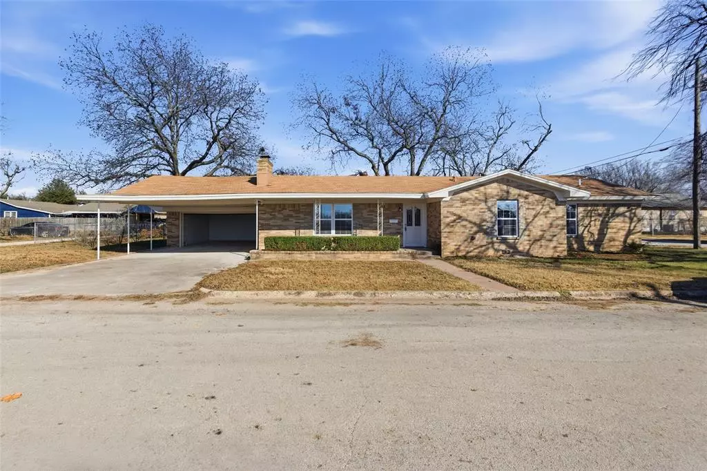 Bowie, TX 76230,109 E Williams Street