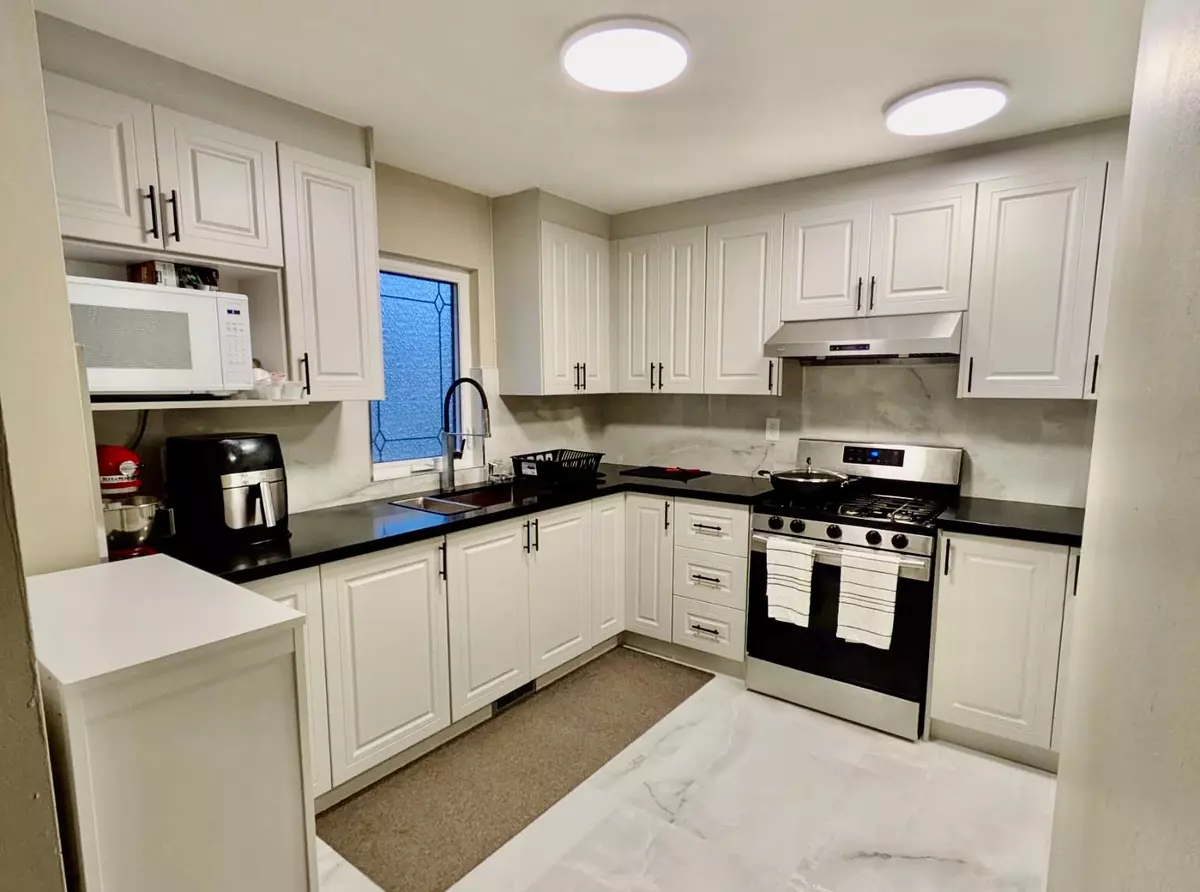 Toronto E11, ON M1B 2B2,42 Murison BLVD