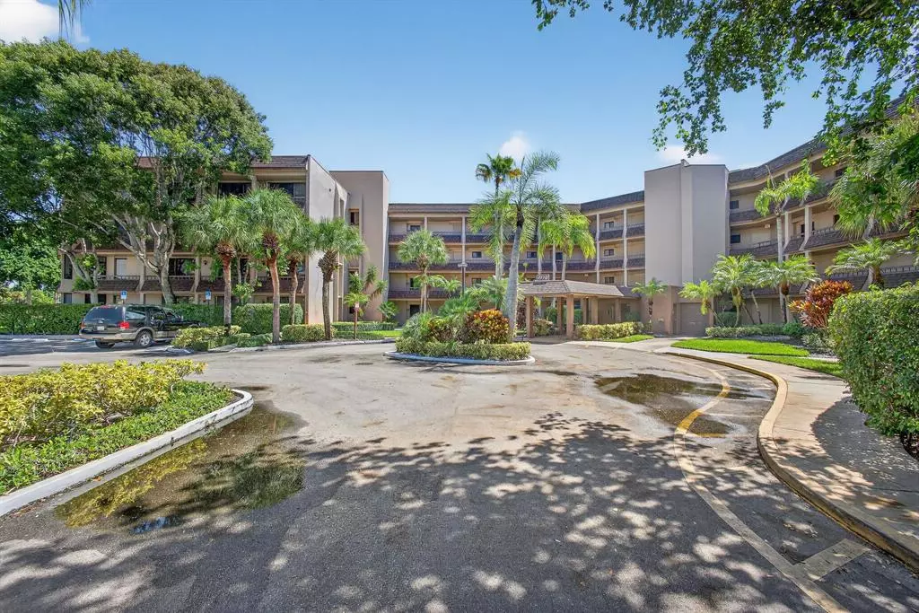 Lake Worth, FL 33467,4770 Fountains Dr #104