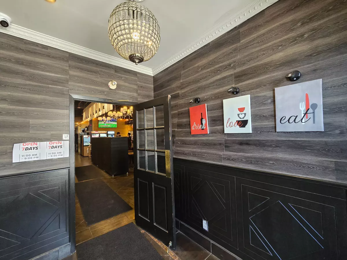 Aurora, ON L4G 1J4,155 Wellington ST E