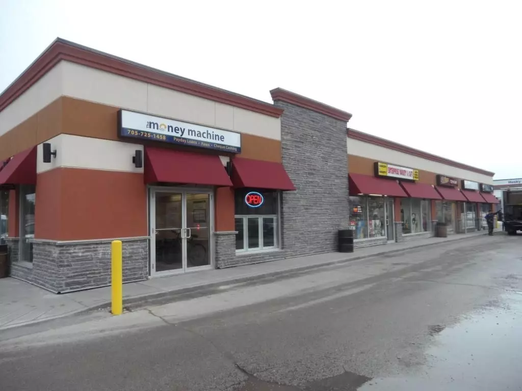 Barrie, ON L4N 4K8,110 Little AVE #1