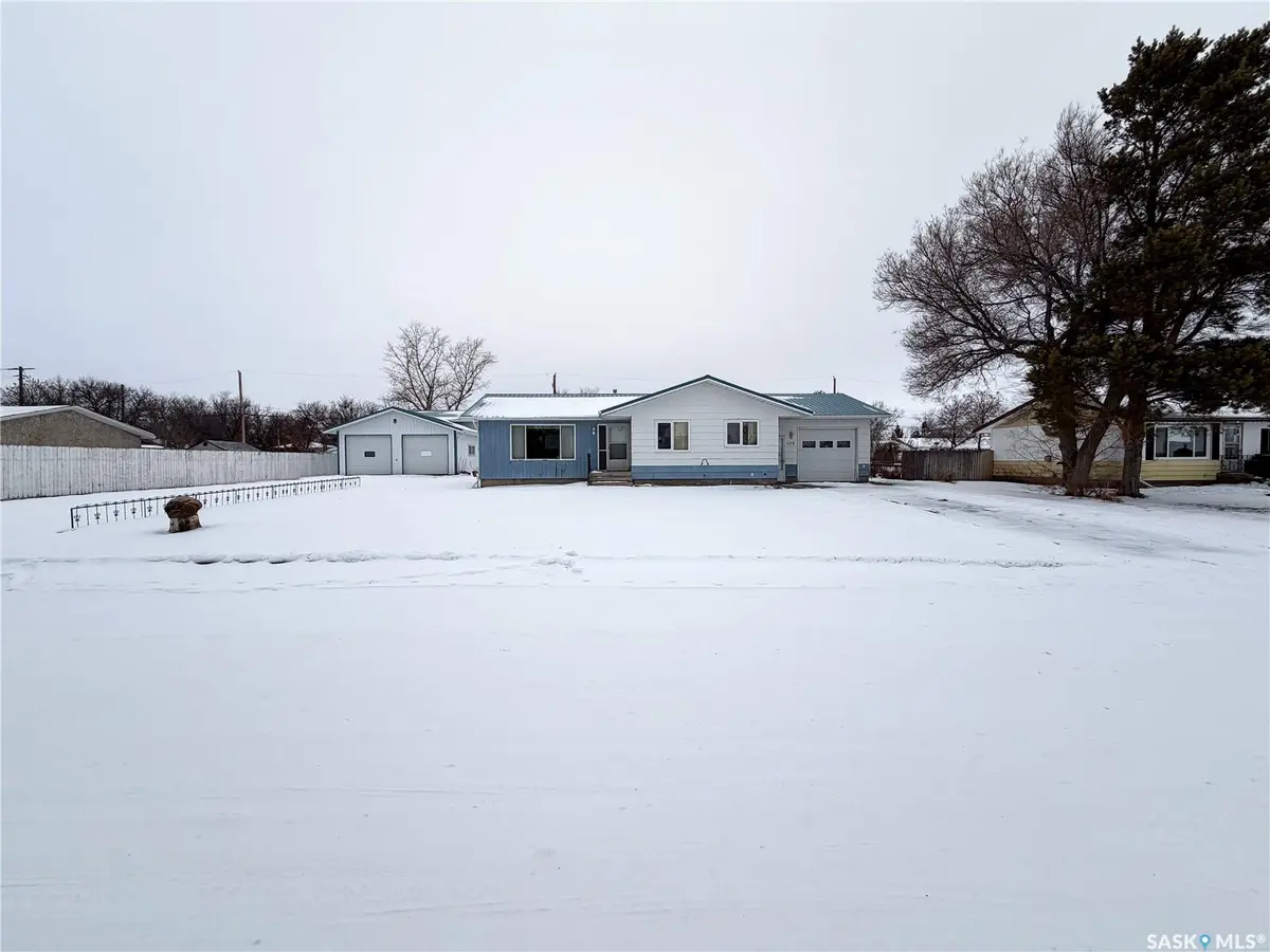 120 6th STREET E, Ponteix, SK S0N 1Z0