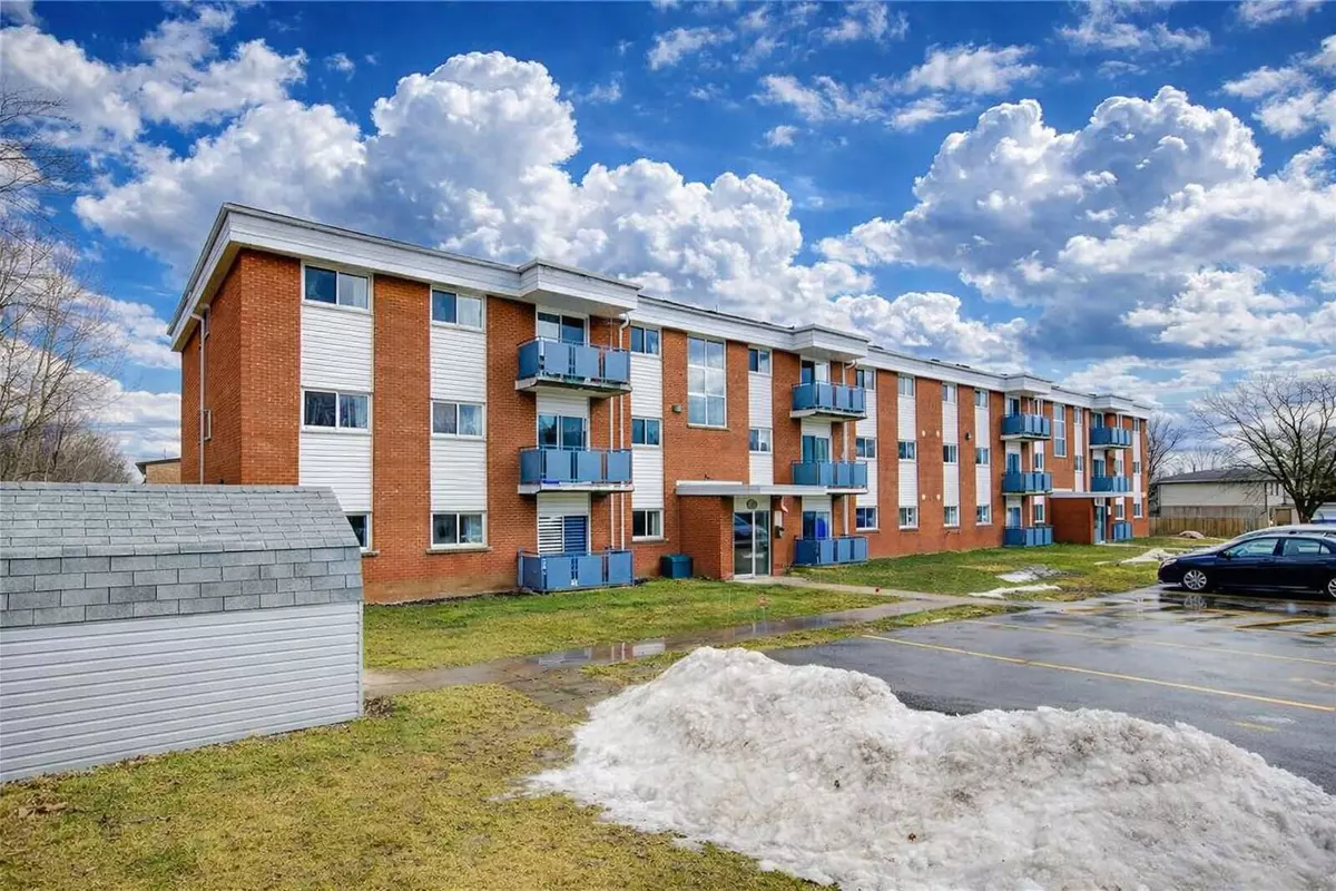 Waterloo, ON N2L 4X7,527 Parkside DR #8