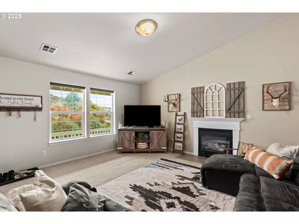 Roseburg, OR 97470,277 ARMANDE LOOP