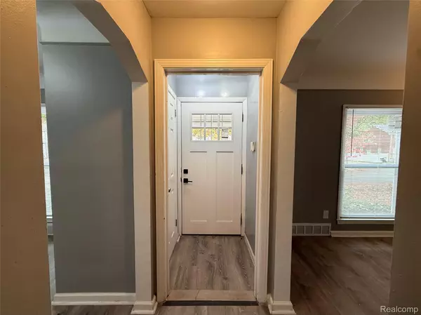 Detroit, MI 48221,18611 Pinehurst ST