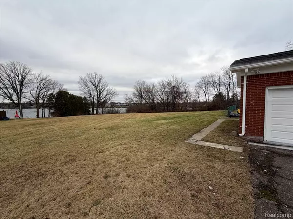 Belleville, MI 48111,45669 Harmony LN