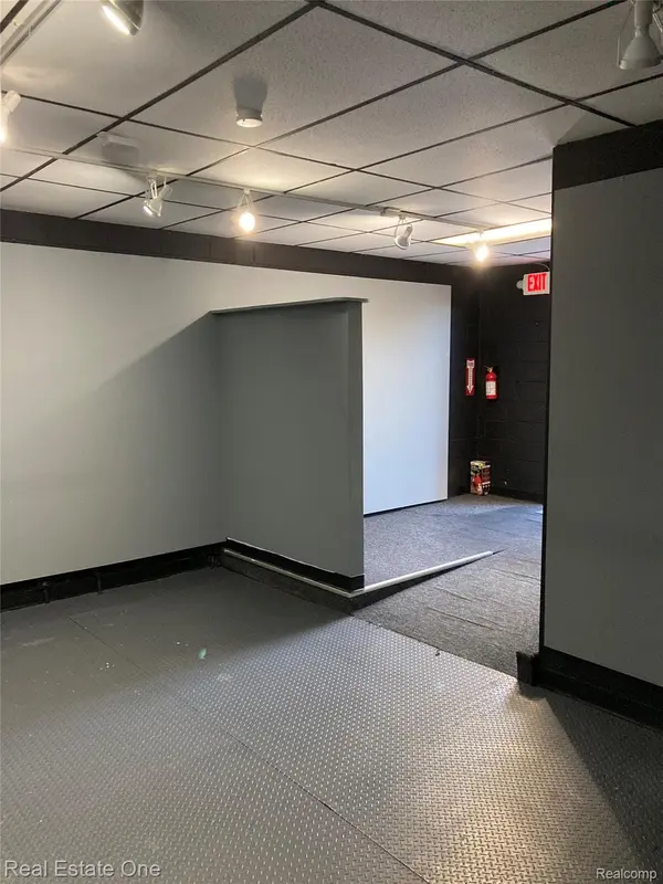 4111 12 Mile RD, Berkley, MI 48072