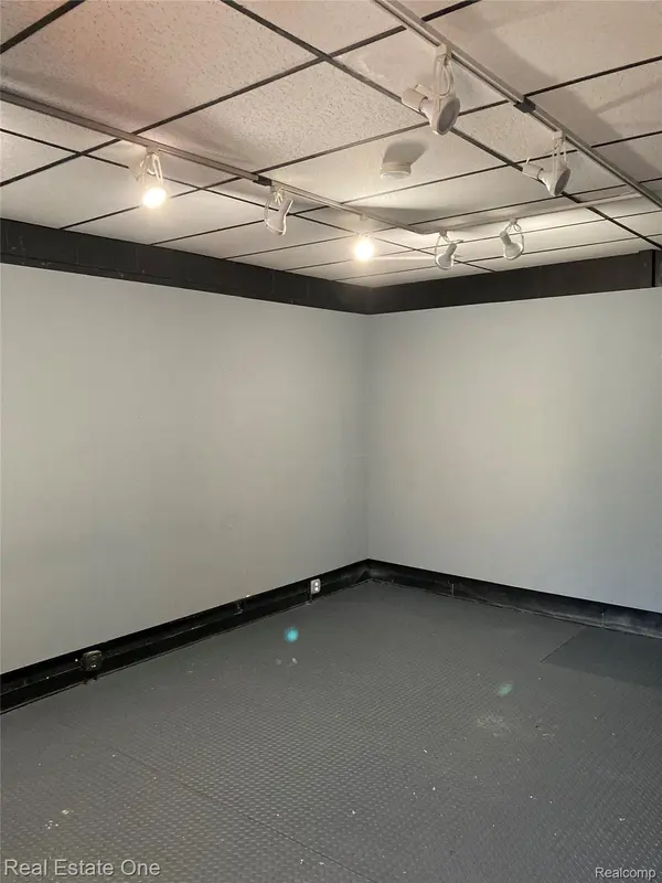 4111 12 Mile RD, Berkley, MI 48072