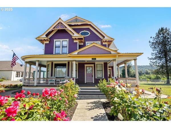 221 MAIN ST, Riddle, OR 97469