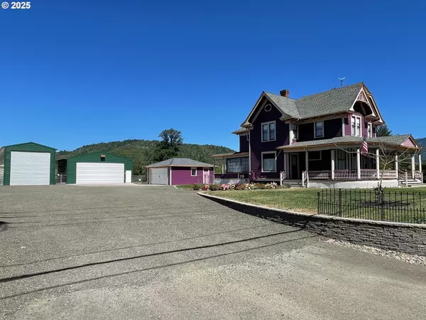 Riddle, OR 97469,221 MAIN ST