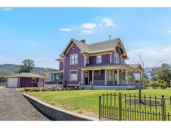 Riddle, OR 97469,221 MAIN ST