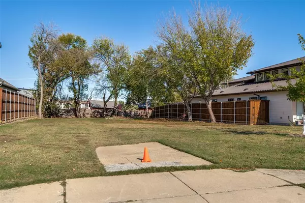 Grapevine, TX 76051,711 E Wall Street