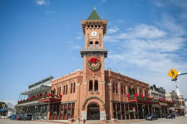 Grapevine, TX 76051,711 E Wall Street