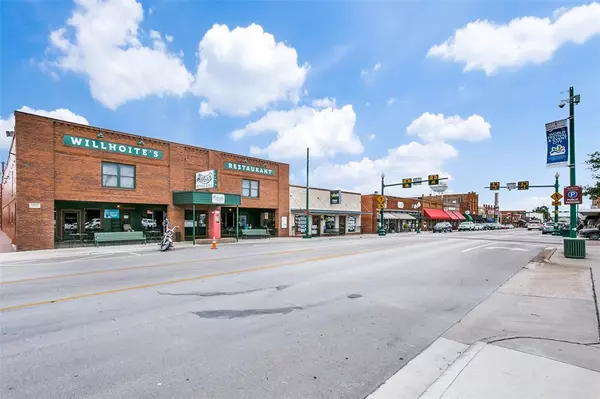 Grapevine, TX 76051,711 E Wall Street