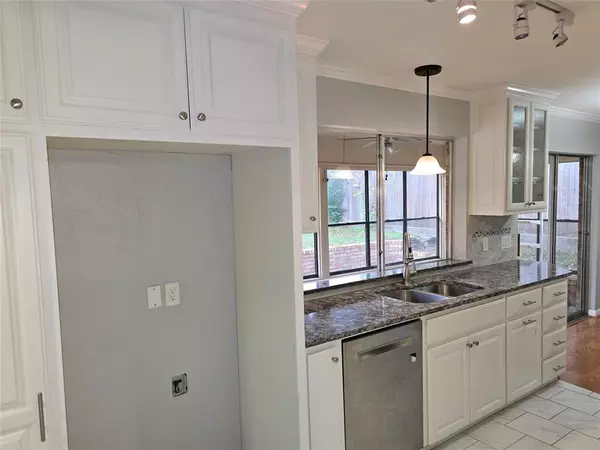 Grapevine, TX 76051,2822 Oak Forest Drive