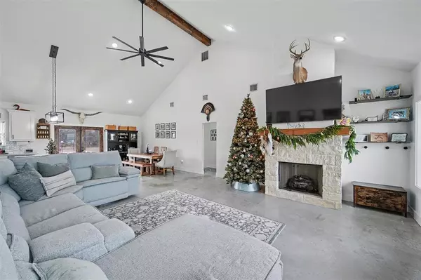 2011 County Road 1590, Alvord, TX 76225