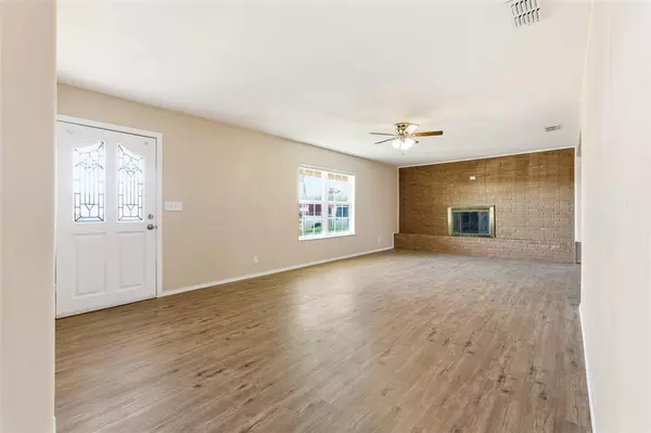 Bowie, TX 76230,109 E Williams Street