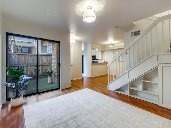 Dallas, TX 75206,5200 Martel Avenue #9B