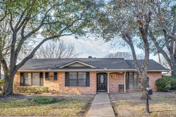 116 Lumpkin Drive, Ennis, TX 75119