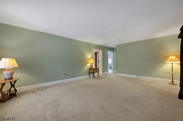 Mendham Boro, NJ 07945,40 Mountain Ave