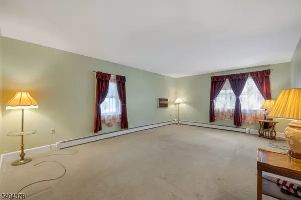 Mendham Boro, NJ 07945,40 Mountain Ave